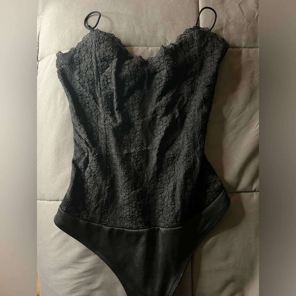 Ambiance apparel lace bodysuit
Size: Medium